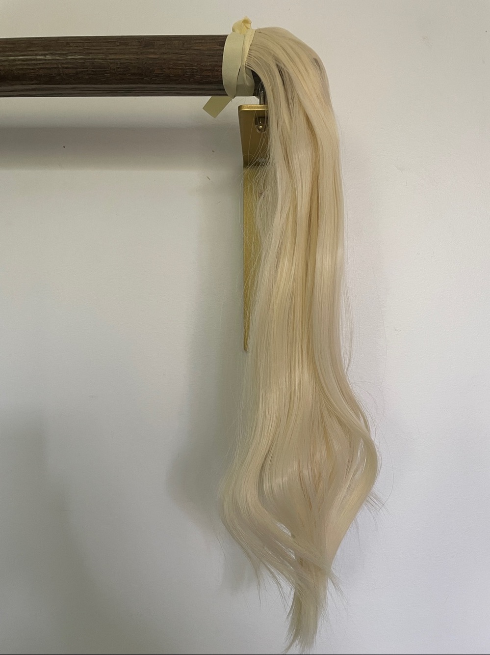 Blonde ponytail #613 one color hair tie Velcro easy wear NWT NEW 19”